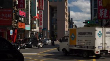 Taipei, Tayvan - 13 Ocak 2018: güneşli gün taipei şehir trafik sokak yol kavşağı panorama 4k 13 Ocak 2018 yaklaşık taipei, Tayvan.