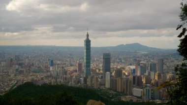 Gün zaman Taipei cityscape panorama. 4 k görüntüleri Çin