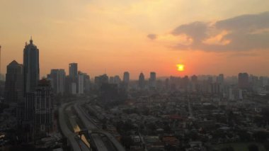 Kuala Lumpur, Malezya - 25 Eylül 2018: Akşam kuala lumpur şehir merkezi havacılık panorama 4k circa 25 Eylül 2018 kuala lumpur, malezya.