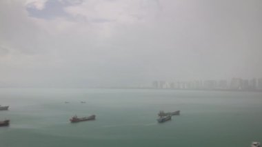 güneşli bir gün hainan Adası sanya defne gemi Park hava panorama 4k timelapse Çin