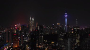 Kuala Lumpur, Malezya - 25 Eylül 2018: gece vakti kuala lumpur şehir merkezi havacılık panorama 4k circa 25 Eylül 2018 kuala lumpur, malaysia.r, malezya.