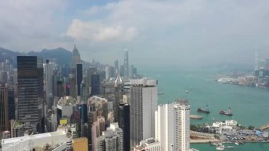 Hong kong şehir şehir merkezinde gün zaman victoria Limanı defne kowloon hava panorama 4k