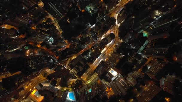 Noche Tiempo Iluminado Hong Kong Ciudad Tráfico Calles Aérea Arriba — Vídeo de stock