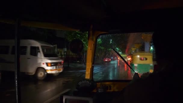 Bangalore India Septiembre 2018 Noche Iluminada Bangalore Ciudad Rickshaw Carretera — Vídeos de Stock