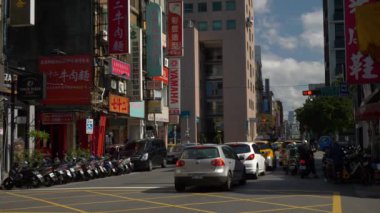 Taipei, Tayvan - 13 Ocak 2018: güneşli gün taipei şehir trafik sokak yol kavşağı panorama 4k 13 Ocak 2018 yaklaşık taipei, Tayvan.