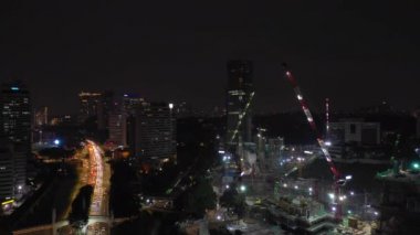 gece aydınlatma kuala lumpur şehir trafik sokak yol inşaatı hava panorama 4k Malezya
