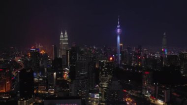Kuala Lumpur, Malezya - 25 Eylül 2018: gece vakti kuala lumpur şehir merkezi havacılık panorama 4k circa 25 Eylül 2018 kuala lumpur, malaysia.r, malezya.
