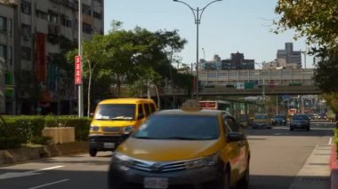 Taipei, Tayvan - 13 Ocak 2018: güneşli gün taipei şehir trafik sokak yol kavşağı panorama 4k 13 Ocak 2018 yaklaşık taipei, Tayvan.