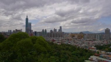 Gün zaman Taipei cityscape panorama. 4 k görüntüleri Çin