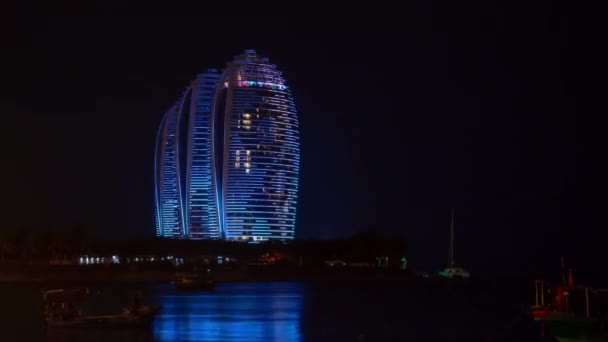 中国三亚 2018年9月30日 夜间海南岛著名的三亚凤凰酒店航景4K 时间线大约2018年9月30日三亚海南中国 — 图库视频影像