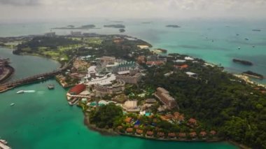 Singapur üzerinden gündüz uçuşu havadan panorama 4K zaman aşımı