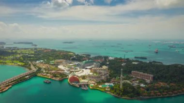 Singapur üzerinden gündüz uçuşu havadan panorama 4K zaman aşımı