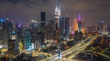 Kuala Lumpur, Malezya - 25 Eylül 2018:gece kuala lumpur downtown aerial panorama 4k timelapce circa 25 Eylül 2018 kuala lumpur, malezya., malezya.