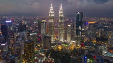 Kuala Lumpur, Malezya - 25 Eylül 2018:gece kuala lumpur downtown aerial panorama 4k timelapce circa 25 Eylül 2018 kuala lumpur, malezya., malezya.
