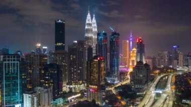 Kuala Lumpur, Malezya - 25 Eylül 2018:gece kuala lumpur downtown aerial panorama 4k timelapce circa 25 Eylül 2018 kuala lumpur, malezya., malezya.