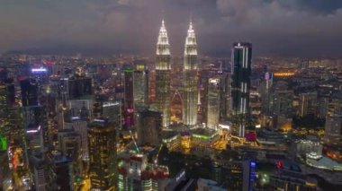 Kuala Lumpur, Malezya - 25 Eylül 2018:gece kuala lumpur downtown aerial panorama 4k timelapce circa 25 Eylül 2018 kuala lumpur, malezya., malezya.