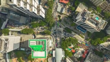 Kuala Lumpur, Malezya - 25 Eylül 2018: Gündüz kuala lumpur şehir merkezi trafik caddesi kavşak metro hattı panorama 4k timelapse malezya