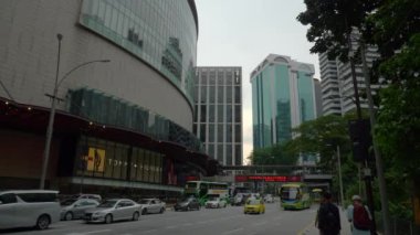 Kuala Lumpur, Malezya - 25 Eylül 2018: Gündüz kuala lumpur şehir merkezi trafik caddesi kavşak metro hattı panorama 4k timelapse malezya