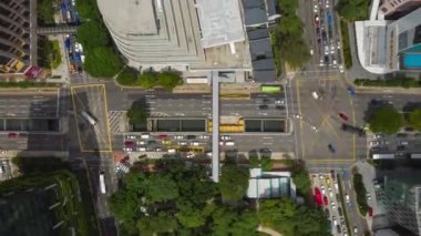 Singapur üzerinden gündüz uçuşu havadan panorama 4K zaman aşımı