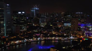 alacakaranlık aydınlatılmışsingapur cityscape arial panorama 4k görüntüleri