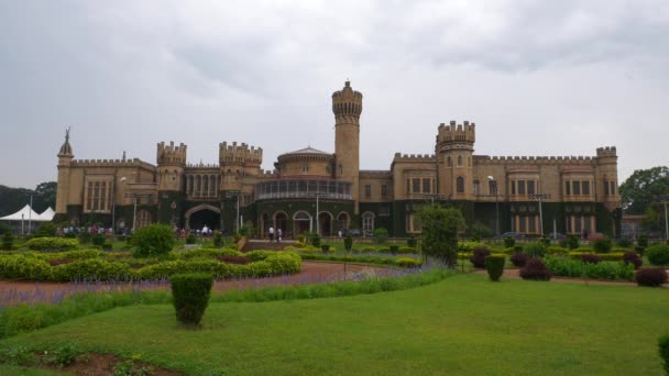 Dag Tijd Beroemde Bangalore City Palace Front Garden Slow Motion — Stockvideo