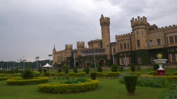 Día Tiempo Famoso Bangalore Ciudad Palacio Frente Jardín Cámara Lenta — Vídeos de Stock