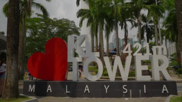 クアラルンプール マレーシア 2018年9月25日 昼の時間クアラルンプール市内の有名なKlタワーパークロゴ — ストック動画