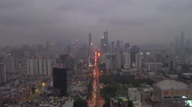 Shenzhen, Çin-Ekim 3 2018: akşam zaman Shenzhen şehir trafik sokak Crossroad çatı Panoraması 4k yaklaşık Ekim 3 2018 Shenzhen, Çin.