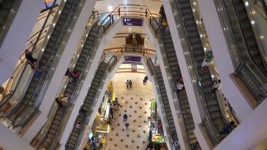 Kuala Lumpur, Malezya - Haziran 2019: Ünlü Petronas Kuleleri Suria klcc Alışveriş Merkezi Ocak 2019 Kuala lumpur, Malezya.