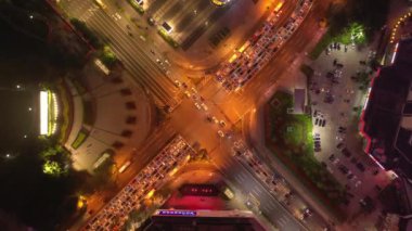 Shenzhen, Çin-Ekim 3 2018: gece aydınlatılmış Shenzhen şehir ünlü trafik sokak Crossroad çatı Panoraması 4k yaklaşık Ekim 3 2018 Shenzhen, Çin.