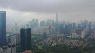 Shenzhen, Çin-Ekim 3 2018: akşam zaman Shenzhen şehir trafik sokak Crossroad çatı Panoraması 4k yaklaşık Ekim 3 2018 Shenzhen, Çin.