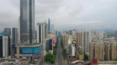 Shenzhen, Çin-Ekim 3 2018: akşam zaman Shenzhen şehir trafik sokak Crossroad çatı Panoraması 4k yaklaşık Ekim 3 2018 Shenzhen, Çin.