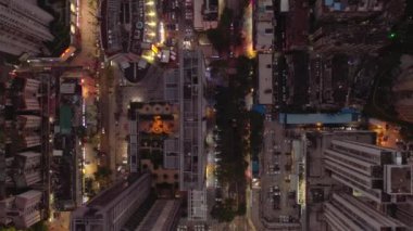 Shenzhen, Çin-Ekim 3 2018: gece aydınlatılmış Shenzhen şehir ünlü trafik sokak Crossroad çatı Panoraması 4k yaklaşık Ekim 3 2018 Shenzhen, Çin.