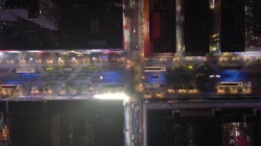 Shenzhen, Çin-Ekim 3 2018: gece aydınlatılmış Shenzhen şehir ünlü trafik sokak Crossroad çatı Panoraması 4k yaklaşık Ekim 3 2018 Shenzhen, Çin.