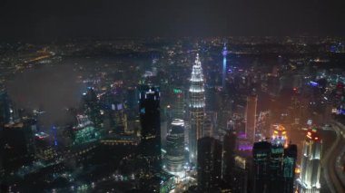 Kuala Lumpur, Malezya - 25 Eylül 2018: gece kuala lumpur şehir merkezi havacılık panorama 4k circa 25 Eylül 2018 kuala lumpur, malaysia.r, malezya.