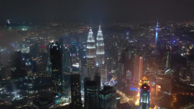 Kuala Lumpur, Malezya - 25 Eylül 2018: gece kuala lumpur şehir merkezi havacılık panorama 4k circa 25 Eylül 2018 kuala lumpur, malaysia.r, malezya.