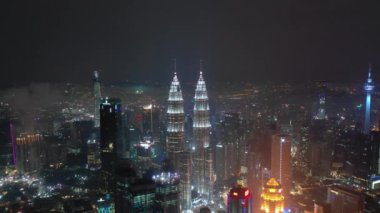 Kuala Lumpur, Malezya - 25 Eylül 2018: gece kuala lumpur şehir merkezi havacılık panorama 4k circa 25 Eylül 2018 kuala lumpur, malaysia.r, malezya.