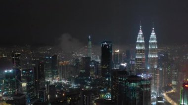 Kuala Lumpur, Malezya - 25 Eylül 2018: gece kuala lumpur şehir merkezi havacılık panorama 4k circa 25 Eylül 2018 kuala lumpur, malaysia.r, malezya.