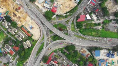 Kuala Lumpur, Malezya-Eylül 25 2018: Kuala Lumpur şehir merkezi trafik çapraz hava Tepesi Panorama 4k yaklaşık Eylül 25 2018 Kuala Lumpur, Malezya.