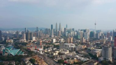 Kuala Lumpur, Malezya - 25 Eylül 2018: güneşli bir gün kuala lumpur şehir merkezi panorama zaman apse 4k circa 25 Eylül 2018 kuala lumpur, Malezya. Malezya.
