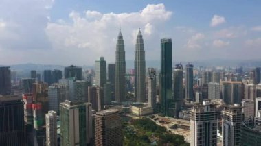 Kuala Lumpur, Malezya - 25 Eylül 2019: kuala lumpur downtown aerial panorama 4k yaklaşık 25 Eylül 2019  