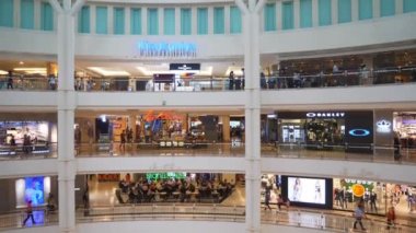 Kuala Lumpur, Malezya - Haziran 2019: Ünlü Petronas Kuleleri Suria klcc Alışveriş Merkezi Ocak 2019 Kuala lumpur, Malezya.