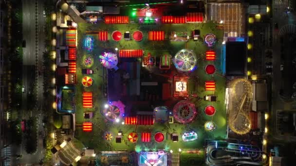 Ночной Освещенный Сингапор Город Полет Над Знаменитым Парком Воздушной Нисходящей — стоковое видео