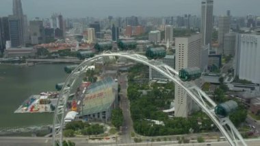 Singapur Marina Bay dönme dolap ile
