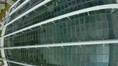 Singapur-Ekim 18, 2019: Cloud Forest & Flower Dome of Gardens by Bay 4k görüntüleri gün görünümü