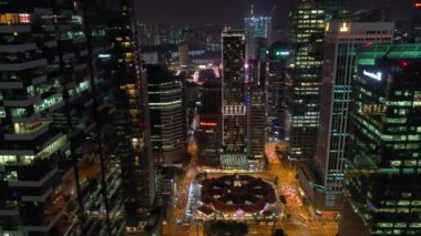 Singapur, Singapur-Mayıs 2019: Singapur Downtown hava gece tepesi Cityscape Panorama 4k görüntüleri görünümü 