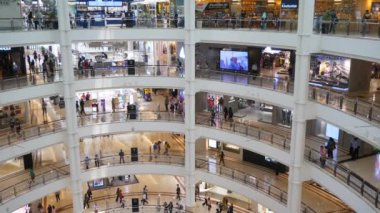 Kuala Lumpur, Malezya - Haziran 2019: Ünlü Petronas Kuleleri Suria klcc Alışveriş Merkezi Ocak 2019 Kuala lumpur, Malezya.