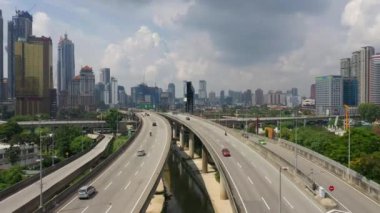 Kuala Lumpur, Malezya-Haziran 25 2019: gün zaman Kuala Lumpur şehir merkezi trafik sokak Kavşak metro hattı Panorama 4k Malezya