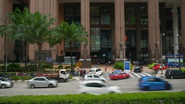 Kuala Lumpur, Malezya-Eylül 25 2018: gün zaman Kuala Lumpur sokak hattı panoraması ile yürüme insanlarla 4k Malaysia