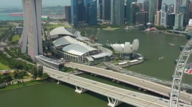 Singapur-Şubat 4 2019: gün Singapur şehir Marina Bay ünlü otel hava Panoraması 4k yaklaşık Şubat 4 2019 Singapur.